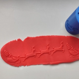 Váleček s razítkem Santa a sobi